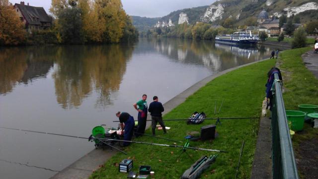 Le quai des Andelys